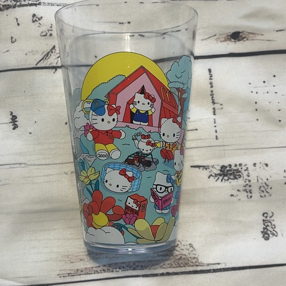 McDonalds Collector Cup 2024 Hello Kitty Snoopy Set of 2 plastic - Picture 3 of 7